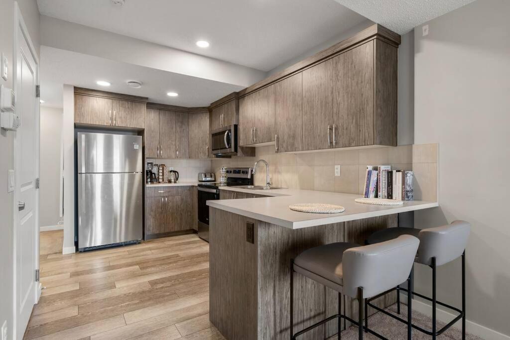 Modern Basement Gem: 2 Bedroom Retreat YYC Eksteriør bilde