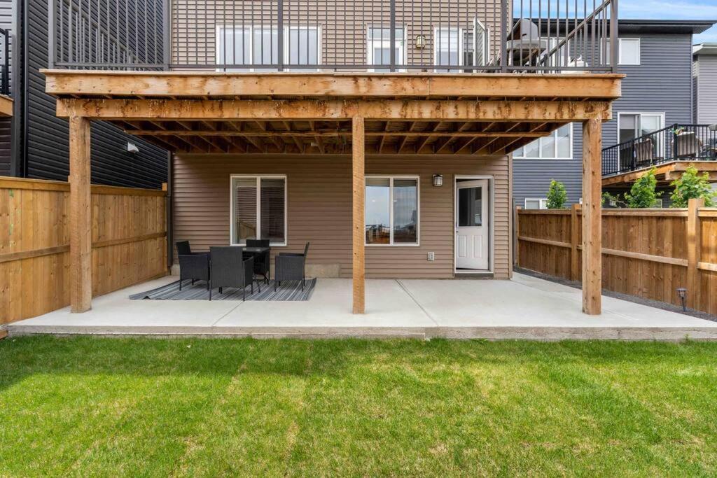 Modern Basement Gem: 2 Bedroom Retreat YYC Eksteriør bilde